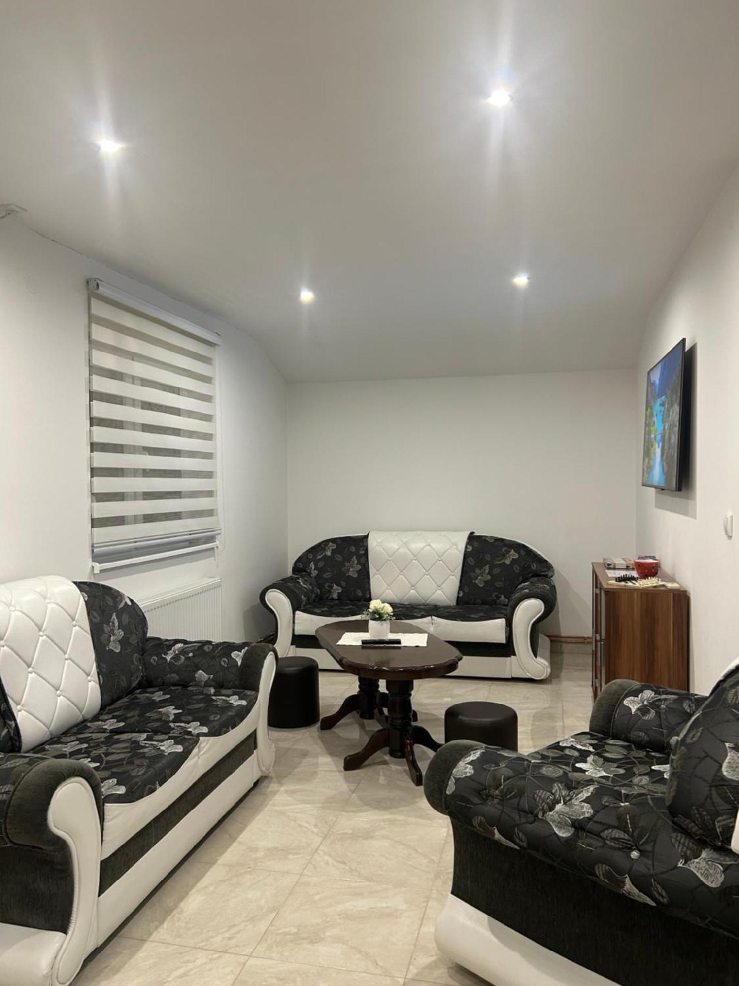 Apartman Diamond Lux Surcin Bagian luar foto