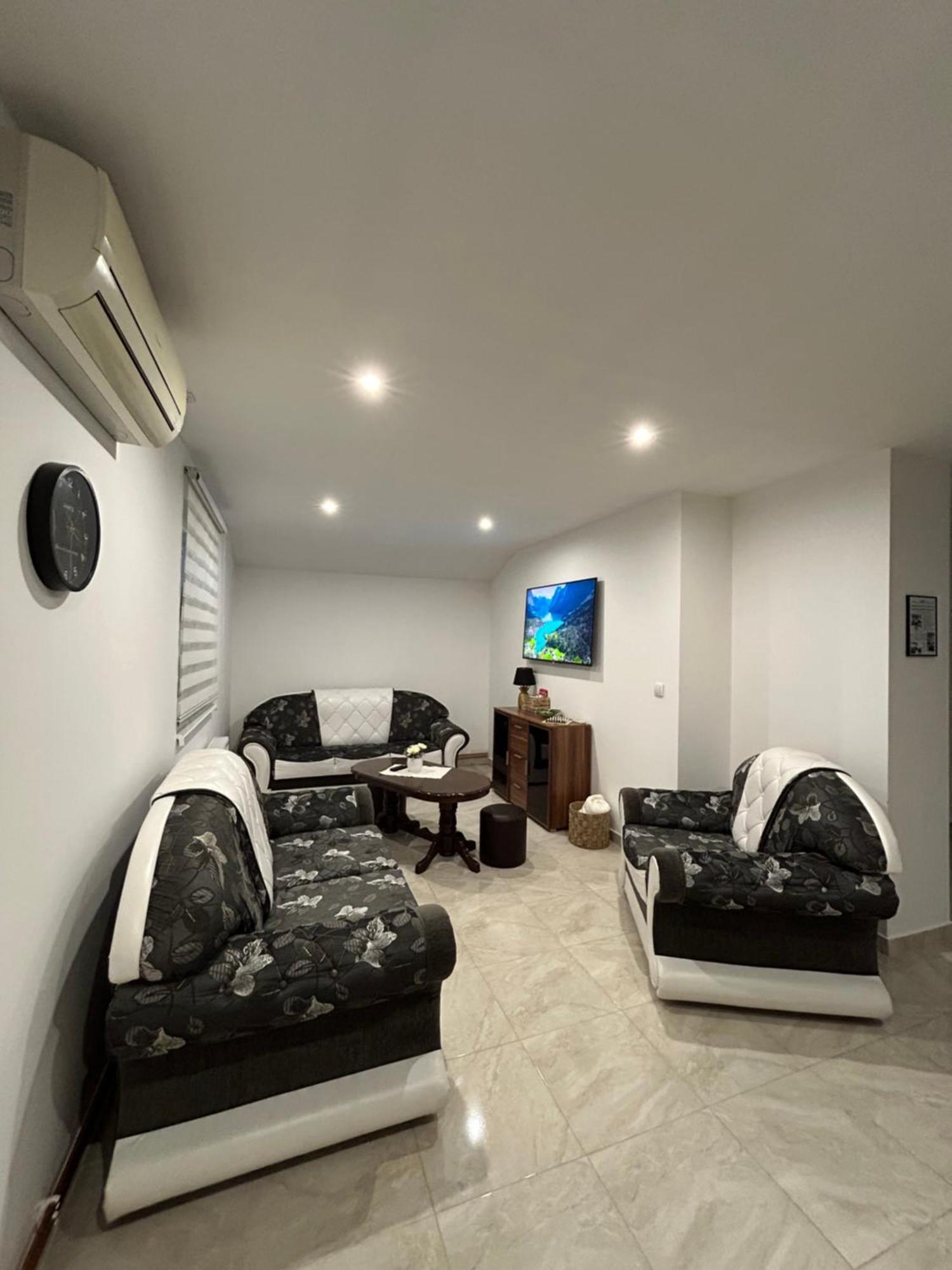 Apartman Diamond Lux Surcin Bagian luar foto